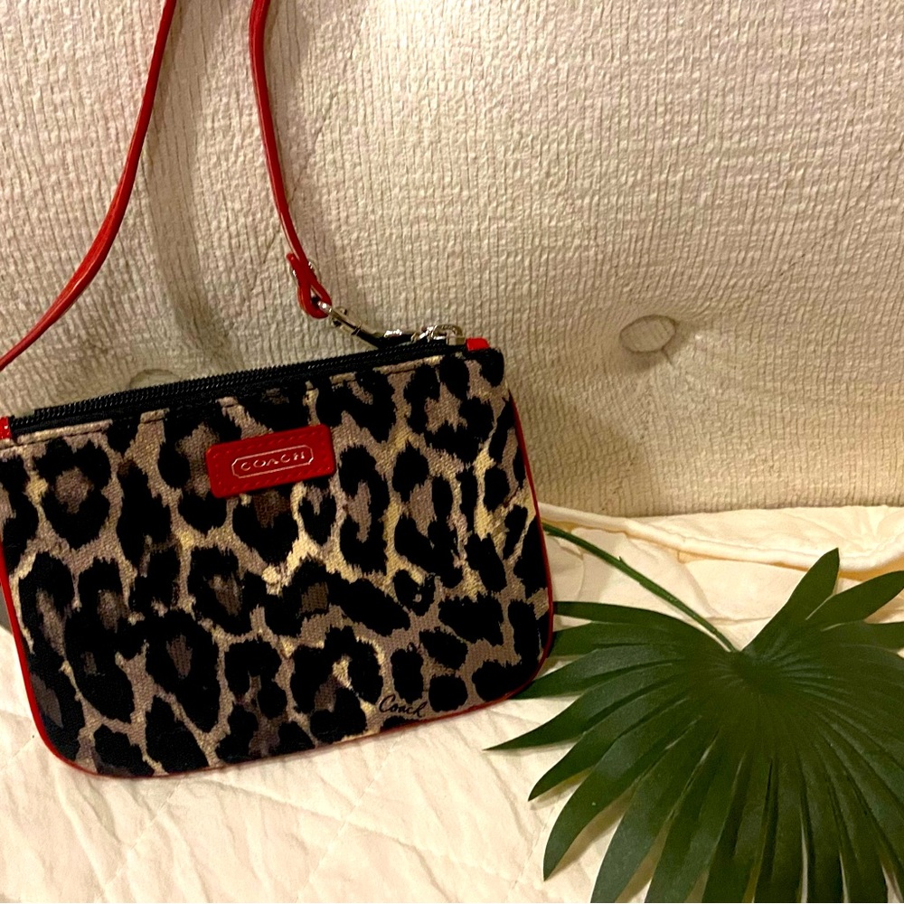 COACH ❤️❤️Excellent barely used once condition! Cheetah and red! Wristlet
